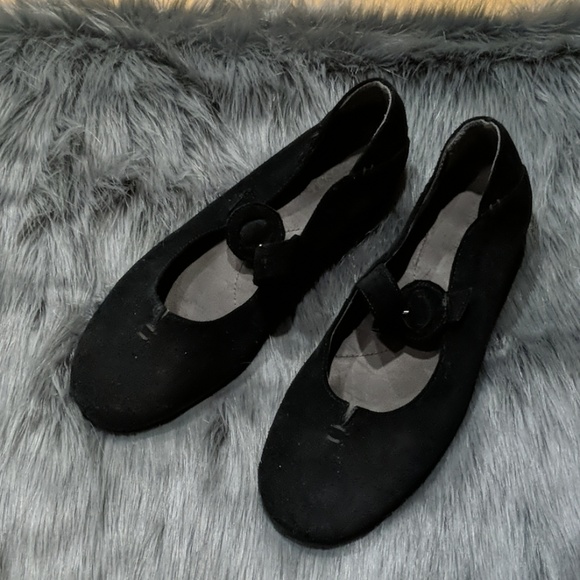 aerosoles black flats